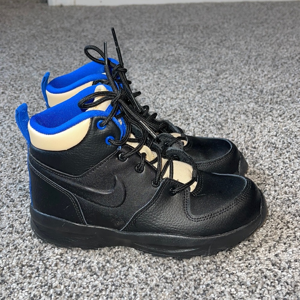 Nike Manoa